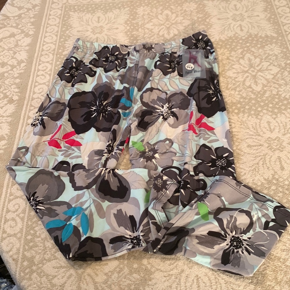 Buskin’s “Ohana” Capri Leggings